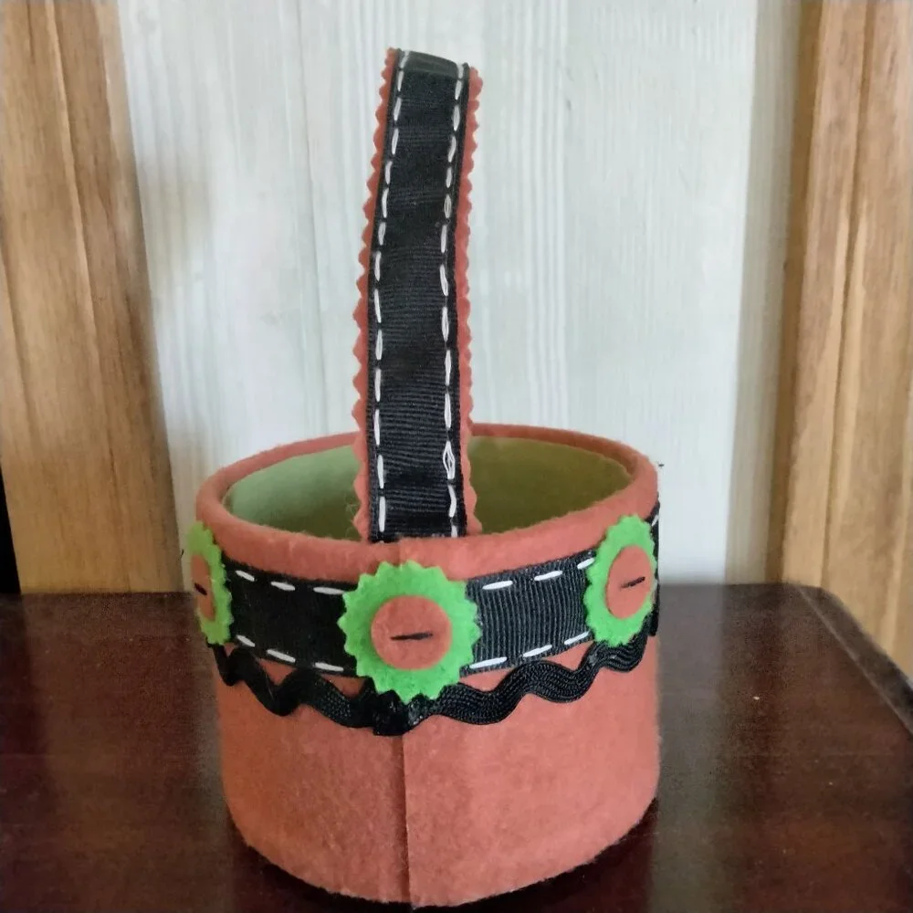 Pottery Barn Trick Treat Tote Kids Halloween Felt Basket Fall Autumn Decor